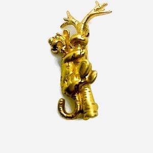 Disney Whinnie the Pooh Friend Tiger in Tree Pin Gold Tone